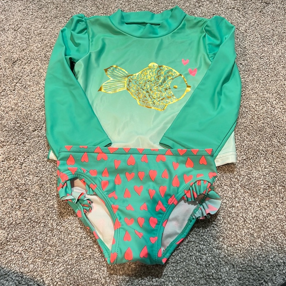Carter’s Girl Rashguard swim set - 3T EUC